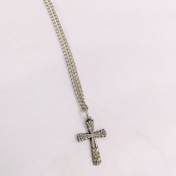 Vintage Silver Floral Autom Cross Necklace - Picture 3 of 9